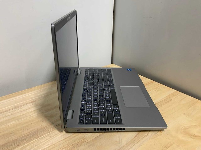 Dell latitude 5520 laptop - afbeelding 4 van  7