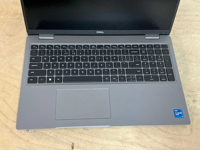 Dell latitude 5520 laptop - afbeelding 3 van  4