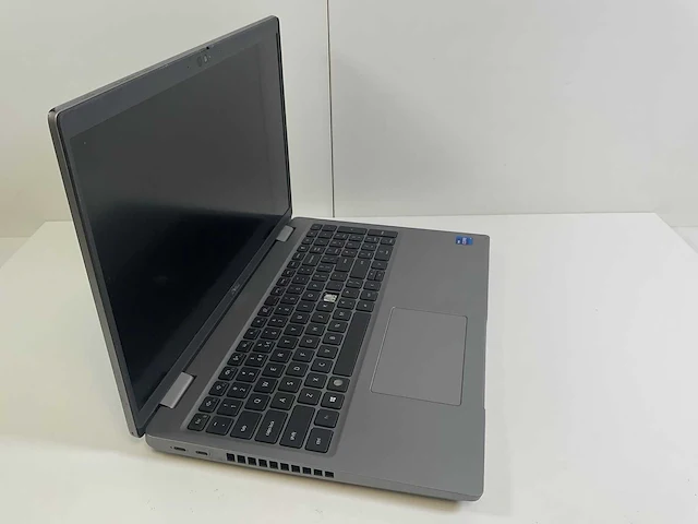 Dell latitude 5521 15.6”, core(tm) i7 11th gen, 32 gb ram, 512 gb nvme, nvidia geforce mx450 2 gb laptop - afbeelding 2 van  7