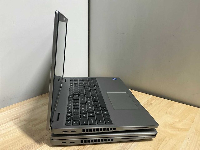Dell latitude 5530 laptop (2x) - afbeelding 4 van  8