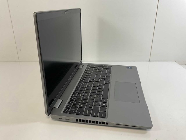 Dell latitude 5540 15.5”, core(tm) i5 13th gen, 16 gb ram, 256 gb nvme laptop - afbeelding 2 van  6