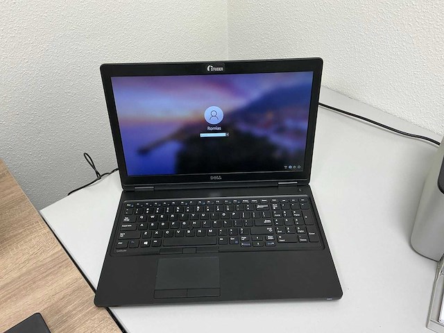 Dell latitude 5580 laptop - afbeelding 2 van  8