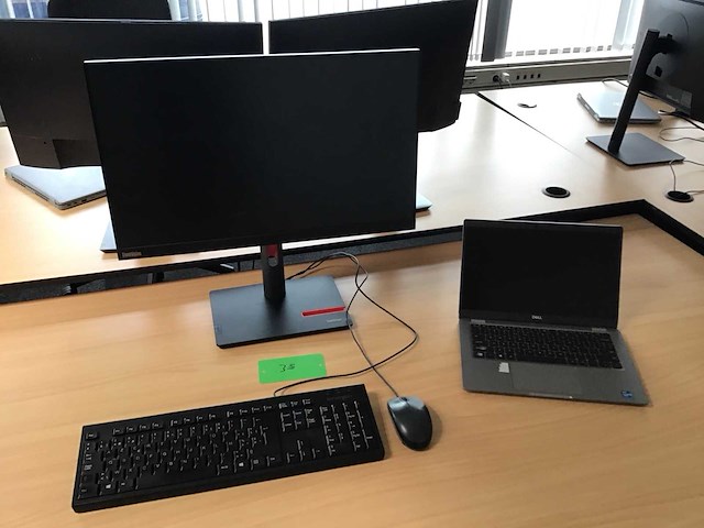 Dell latitude i7 incl monitors en accessoires - afbeelding 1 van  4