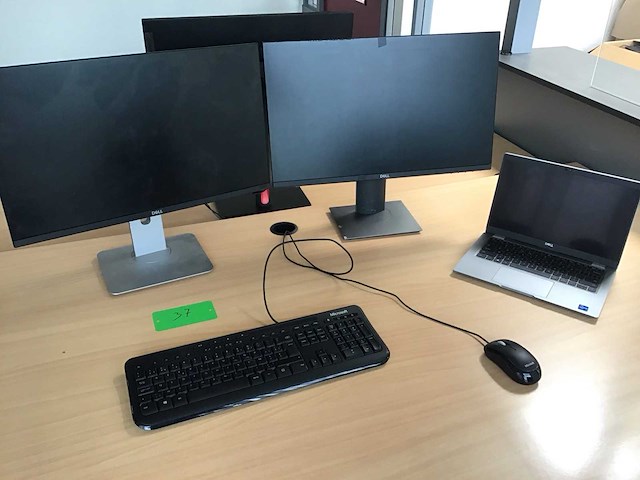 Dell latitude i7 incl monitors en accessoires - afbeelding 1 van  4