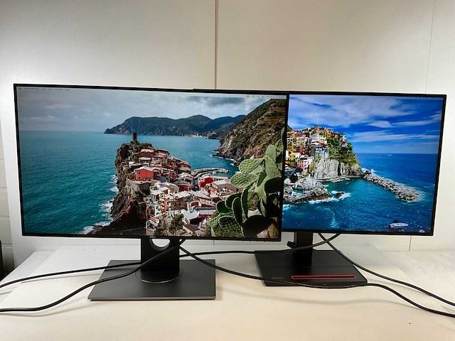 Dell / lenovo mix model monitors - check description (2x) - afbeelding 1 van  8