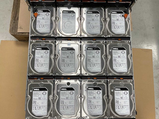 Dell (md3460/e08j) 39 x 4 tb sas(st4000nm0295) - 11x 4 tb sas(st4000nm0025) - 2x 4 tb sas(mg04sca40en) disk array enclosure - afbeelding 6 van  18