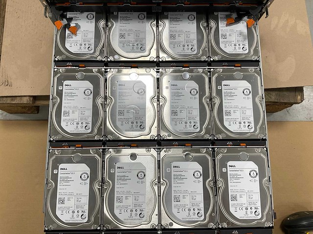 Dell (md3460/e08j) 40 x 4 tb sas(st4000nm0023) - 13x 4 tb sas(st4000nm0295) - 7x 4 tb sas(st4000nm0025) disk array enclosure - afbeelding 8 van  18