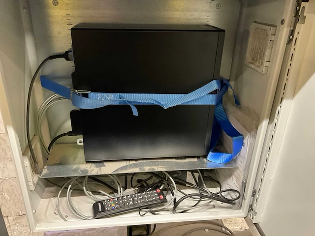 Dell optiplex 3090 desktop en monitor in verrijdbaar frame - afbeelding 6 van  7