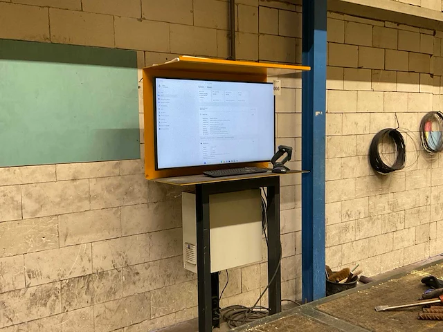 Dell optiplex 3090 desktop en monitor in verrijdbaar frame - afbeelding 7 van  7