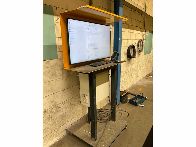 Dell optiplex 3090 desktop en monitor in verrijdbaar frame - afbeelding 2 van  7