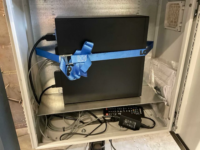 Dell optiplex 3090 desktop en monitor - afbeelding 2 van  13