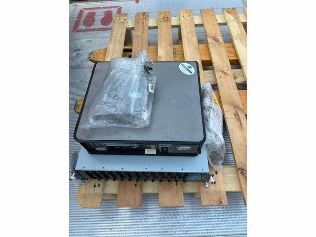 Dell optiplex hardeschijf rack 14 slots externe harde schijf - afbeelding 3 van  4