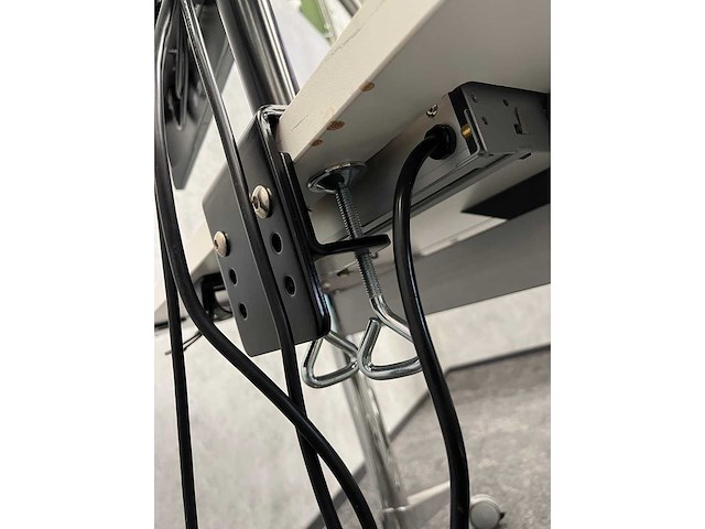 Dell p2417 - 24" monitoren met dubbele monitorarm - hdmi, dp, vga - afbeelding 1 van  9