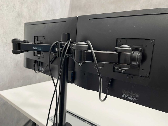 Dell p2417 - 24" monitoren met dubbele monitorarm - hdmi, dp, vga - afbeelding 23 van  23