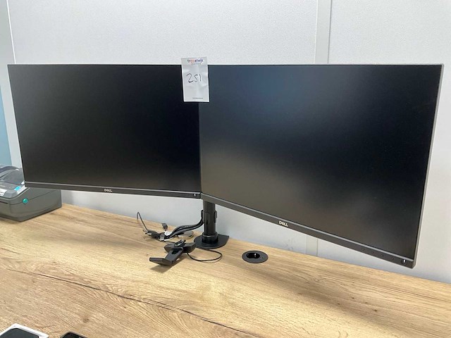 Dell p2421 monitor op monitorsteun (2x) - afbeelding 1 van  4