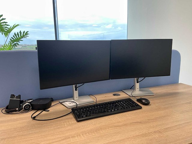 Dell p2425h monitor met dockingstation (4x) - afbeelding 1 van  8