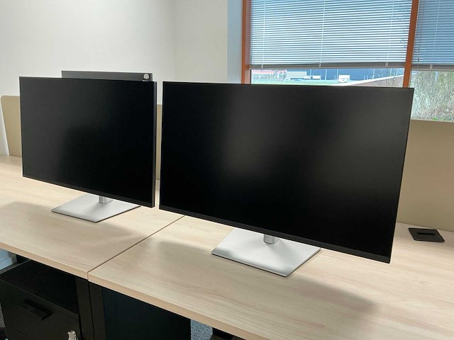Dell p3221qe 32” monitor (2x) - afbeelding 2 van  4