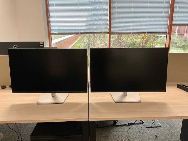 Dell p3221qe 32” monitor (2x) - afbeelding 3 van  4