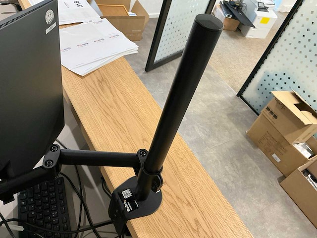 Dell p3222qe 32” monitor met arm - afbeelding 3 van  4