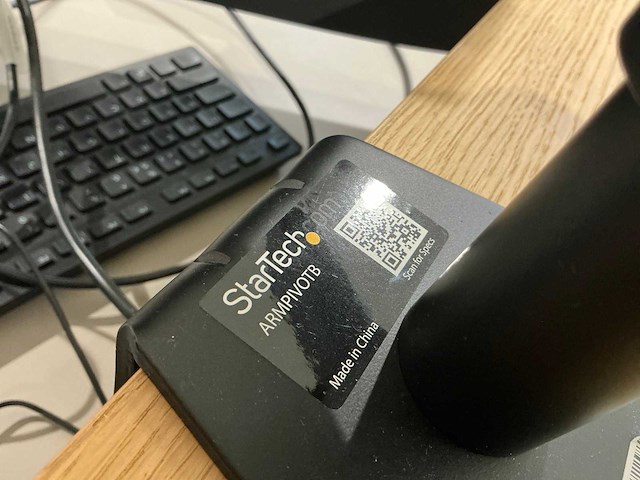 Dell p3222qe 32” monitor met arm - afbeelding 4 van  4