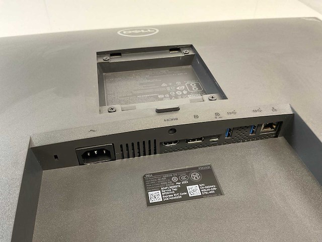 Dell (p3223qe) 32”, 3840x2160 (uhd) ips monitor - afbeelding 5 van  6