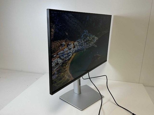 Dell (p3223qe) 32”, 3840x2160 (uhd) ips monitor - afbeelding 3 van  6