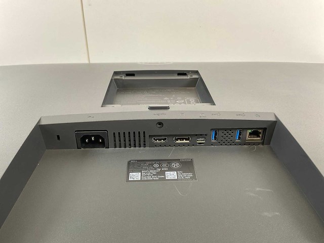 Dell (p3223qe) 32”, 3840x2160 (uhd) ips monitor - afbeelding 6 van  7