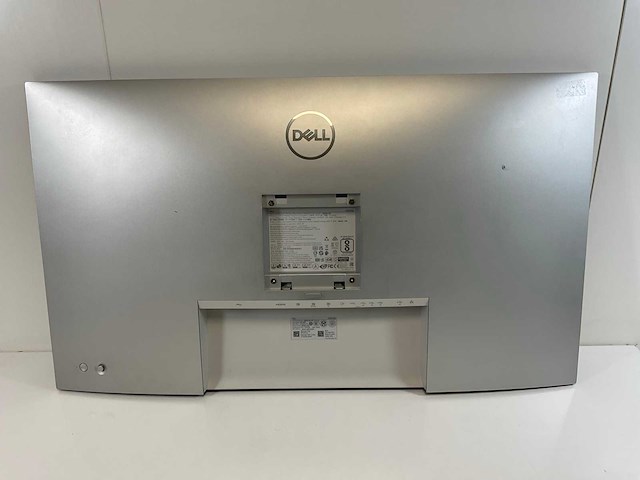 Dell (p3223qe) 32”, 3840x2160 (uhd) ips monitor - afbeelding 1 van  2