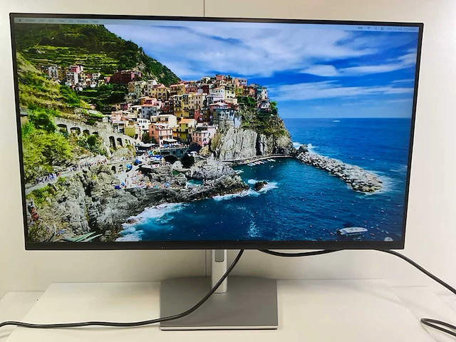 Dell (p3223qe) 32”, 3840x2160 (uhd) ips monitor - afbeelding 1 van  5