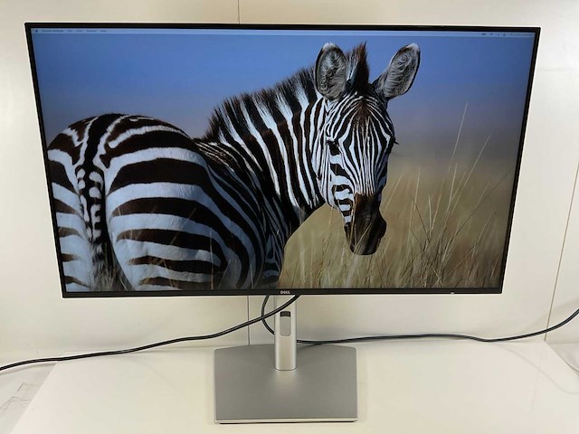 Dell (p3225qe) 32”, 3840x2160 (uhd) ips monitor - afbeelding 1 van  6