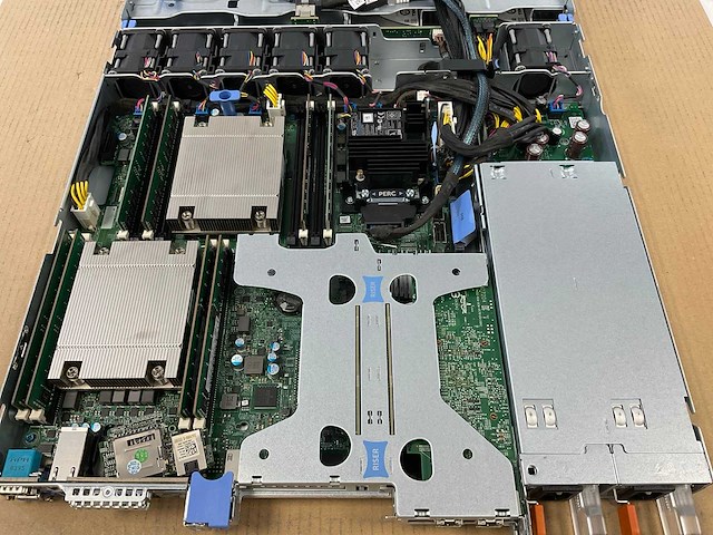 Dell (poweredge r430) - 2x xeon(r) e5-2620 v4, 8x 16 gb ram, 2x 120 gb intel (ssdsc2bb120g7r) 1u-2-socket rack mount chassis - afbeelding 9 van  10