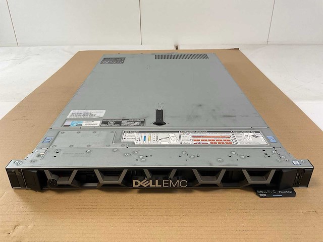 Dell (poweredge r640) - 2x xeon(r) gold 6234, 160 gb ram (5x32gb), no hdd rackmount chassis - afbeelding 1 van  10
