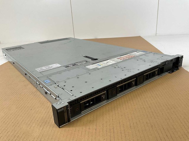 Dell (poweredge r640) - 2x xeon(r) silver 4108, 2x 32 gb ram, 3x 300 gb toshiba ssd (al14sxb30eny) 1u-2-socket rack mount chassis - afbeelding 2 van  7