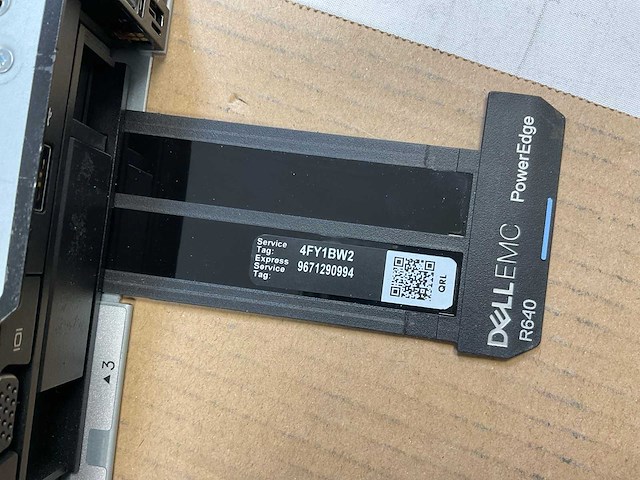 Dell poweredge r640, 2x xeon(r) silver 4108, 2x 32 gb ram, 3x 300 gb sas(al14sxb30eny) rack mount chassis - afbeelding 9 van  9