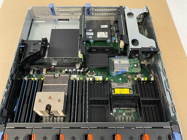 Dell (poweredge r720) - xeon(r) e5-2630 v2, 32 gb ram (8x4gb), no hdd rackmount chassis - afbeelding 5 van  8