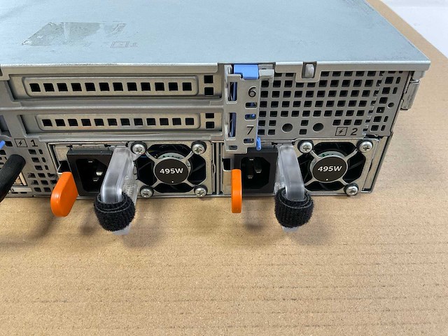 Dell (poweredge r720) - xeon(r) e5-2630 v2, 32 gb ram (8x4gb), no hdd rackmount chassis - afbeelding 7 van  8