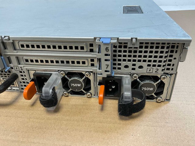 Dell poweredge r720, 2x xeon(r) e5-2640, 128 gb ram(8x 16gb), 7x 2 tb sas(st32000645ss) rack mount chassis - afbeelding 7 van  8