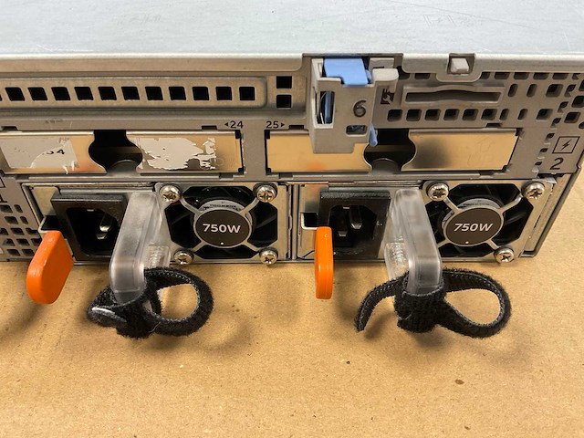 Dell (poweredge r720xd) - 2x xeon(r) e5-2620, 24x 8 gb ram, 14x 147 gb seagate (st9146852ss) 2u-2-socket rack mount chassis - afbeelding 9 van  10