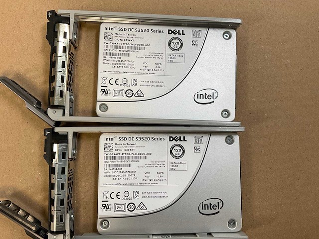 Dell poweredge r730xd, xeon(r) e5-2630 v4, 32 gb ram(2x 16gb), 2x 120 gb ssd(ssdsc2bb120g7r) - 12x 1.8 tb sas(st1800mm0198) rack mount chassis - afbeelding 2 van  13