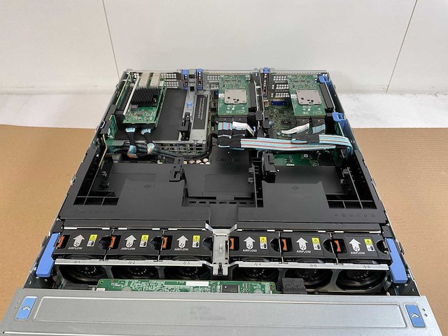 Dell poweredge r740xd, 2x xeon(r) gold 6132, 128 gb ram(2x 64gb), no hdd rack mount chassis - afbeelding 7 van  9