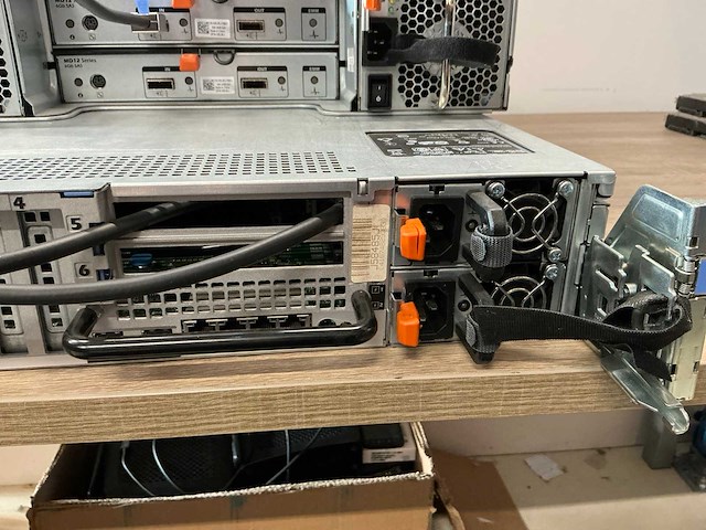 Dell poweredge r810 + powervault md1220 server - afbeelding 4 van  13