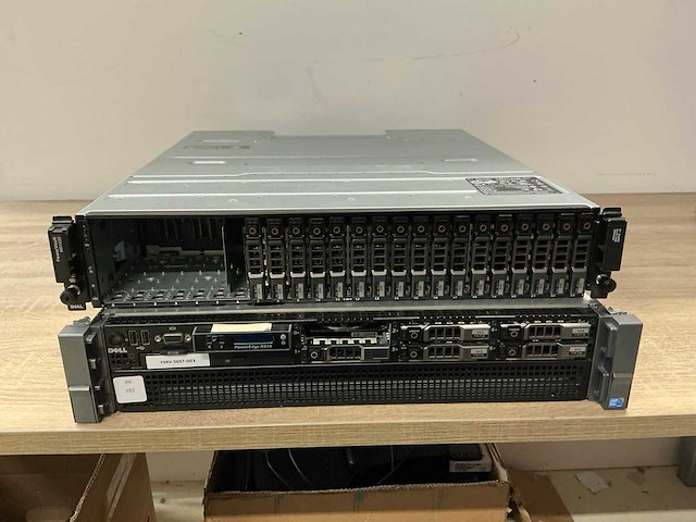 Dell poweredge r810 + powervault md1220 server - afbeelding 1 van  13