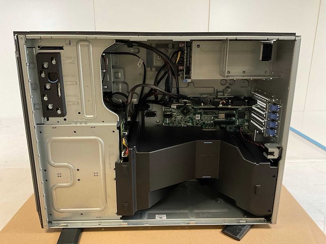 Dell poweredge t340, xeon(r) e-2124, 16 gb ram (2x 8gb), 1.2 tb sas(al14sxb30eny) main server chassis - afbeelding 4 van  9
