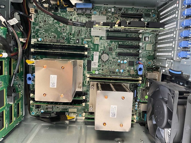 Dell poweredge t430, 2x xeon(r) e5-2620 v4, 128 gb ram(8x 16 gb), 3x 1.8 tb sas(al14seb18eq) main server chassis - afbeelding 11 van  11