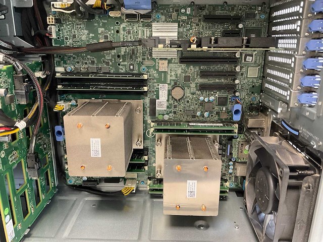 Dell poweredge t430, 2x xeon(r) e5-2620 v4, 128 gb ram(8x 16 gb), 3x 1.8 tb sas(al14seb18eq) main server chassis - afbeelding 10 van  11