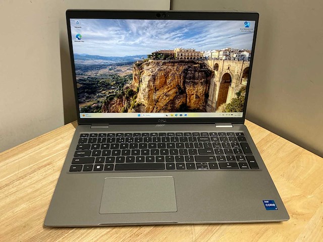 Dell precision 3561(i7) laptop - afbeelding 1 van  8
