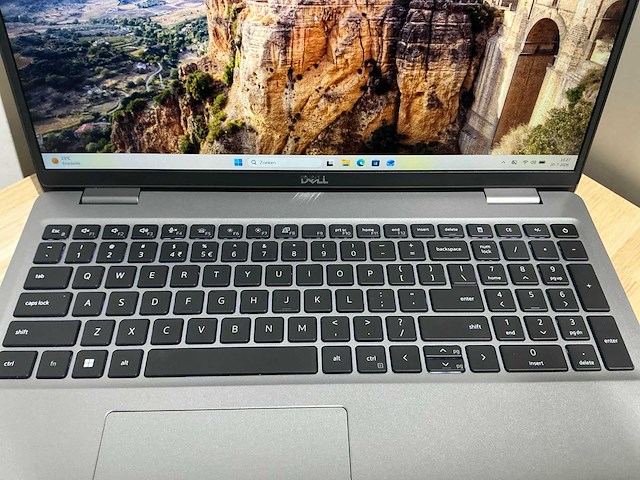 Dell precision 3561(i7) laptop - afbeelding 2 van  8