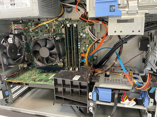 Dell precision 3620, xeon(r) e3-1245 v5, 32 gb ram(4x 8gb), 1 tb hdd - 256 gb ssd, nvidia quadro m4000 8gb workstation - afbeelding 4 van  4