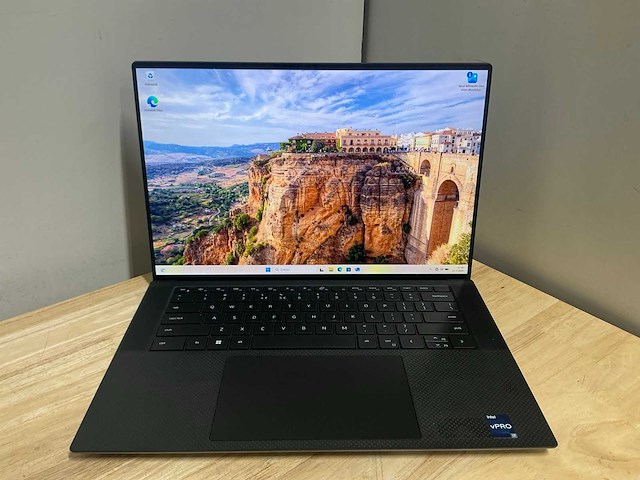 Dell precision 5570(i7 gen12) laptop - afbeelding 1 van  7
