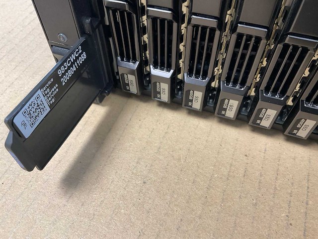 Dell (scv2020) - 13x 1.2 tb sas, 11x 480 gb sas rackmount storage - afbeelding 9 van  11